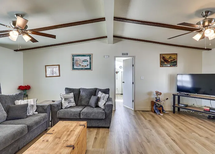 2 Mi To Colorado River! Family W/ Fenced Yard * Bullhead City